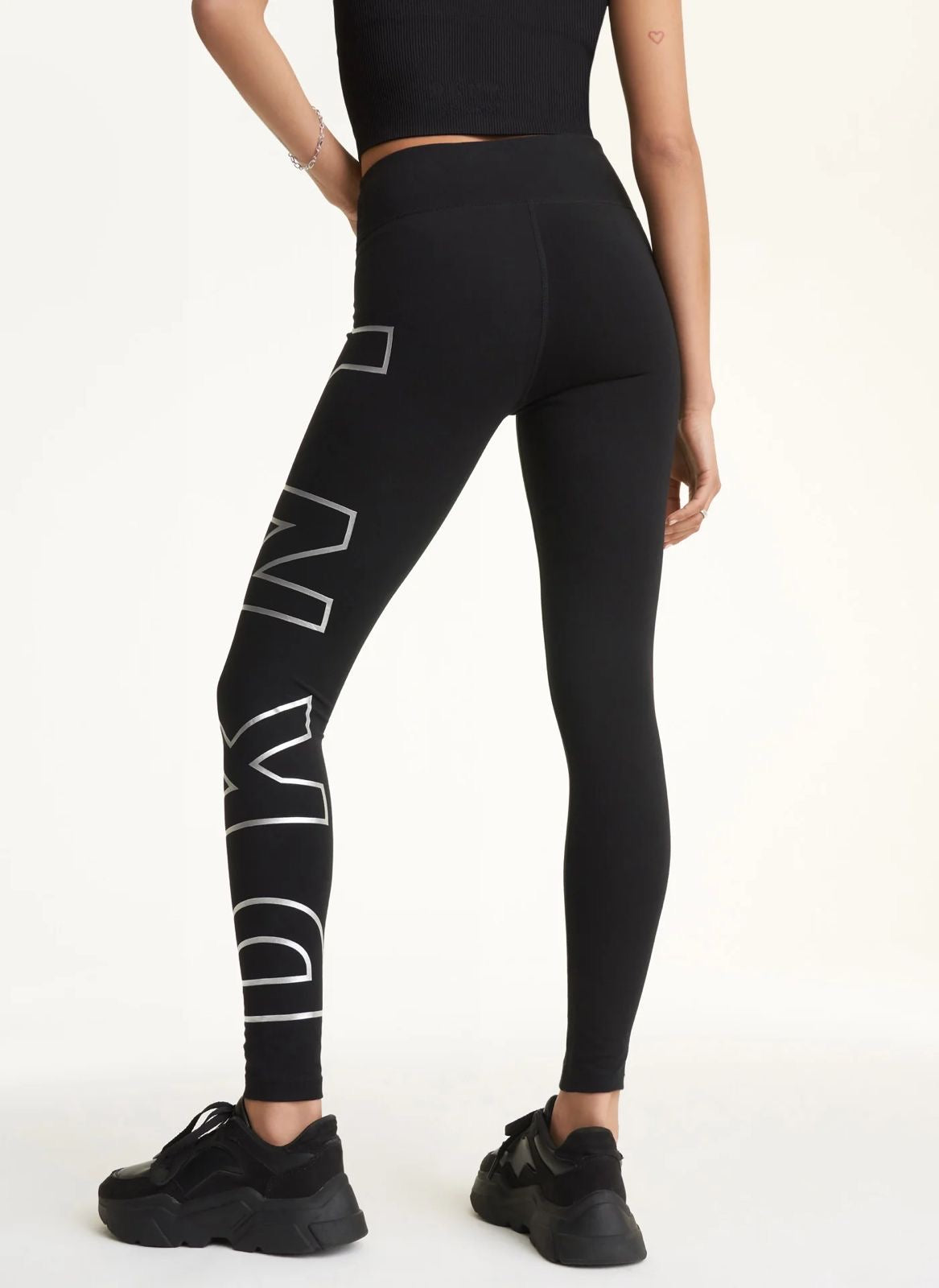 Leggings DKNY Sport negro con letras blancas