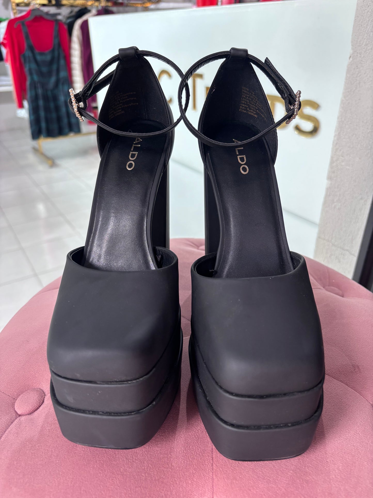 Tacones de plataforma Aldo negros