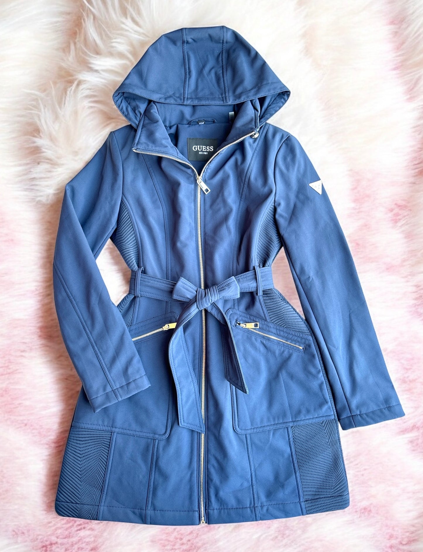 Gabardina Guess azul marino larga con cinta