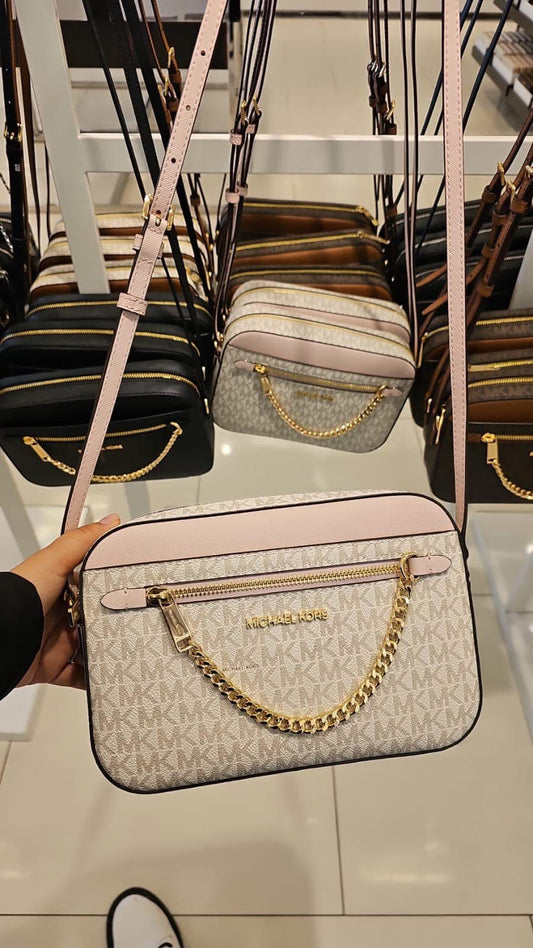 Crossbody Michael k vanilla/rosa con cadena enfrente