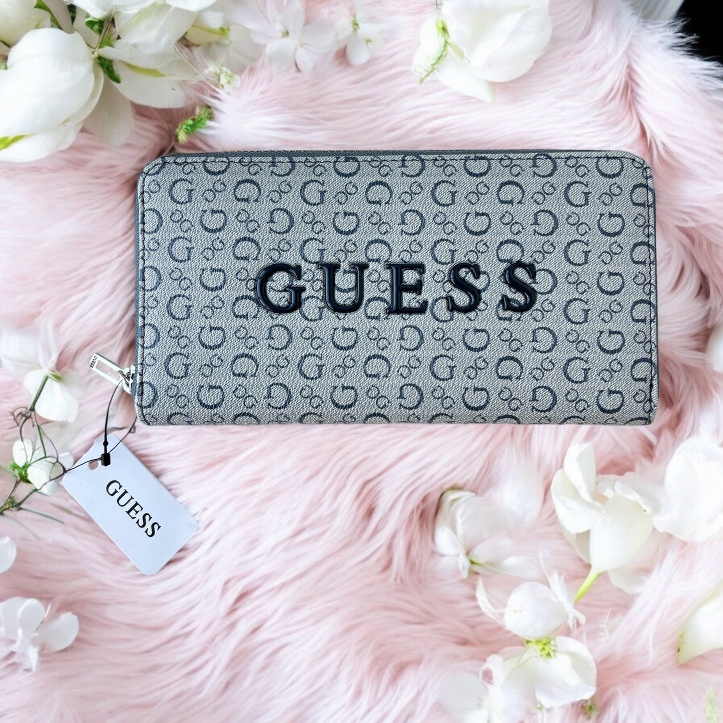 Cartera Guess azul con monogram y letras en 3D