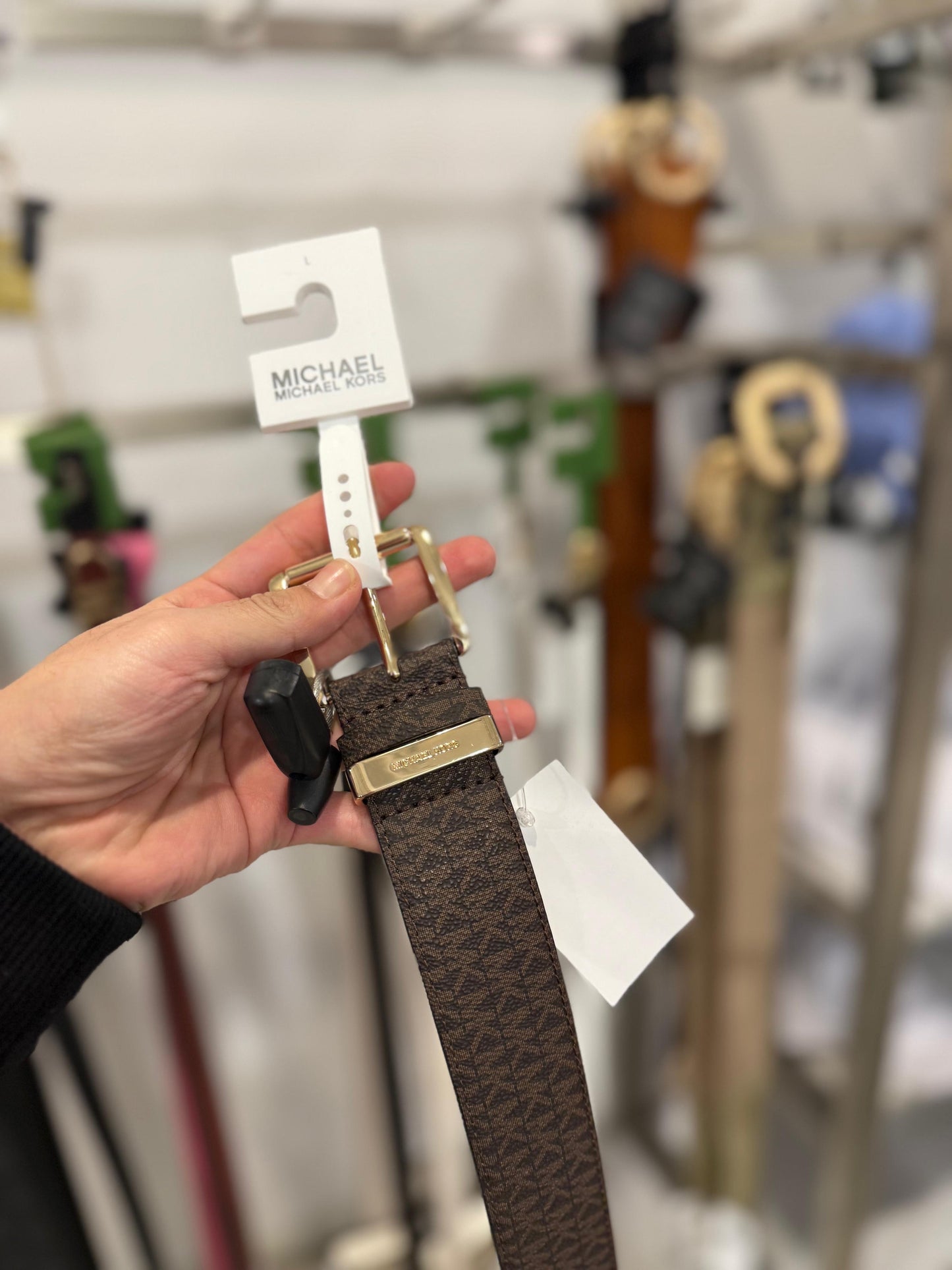 Cinturón Michael k chocolate con monogram, hebilla dorada grabada