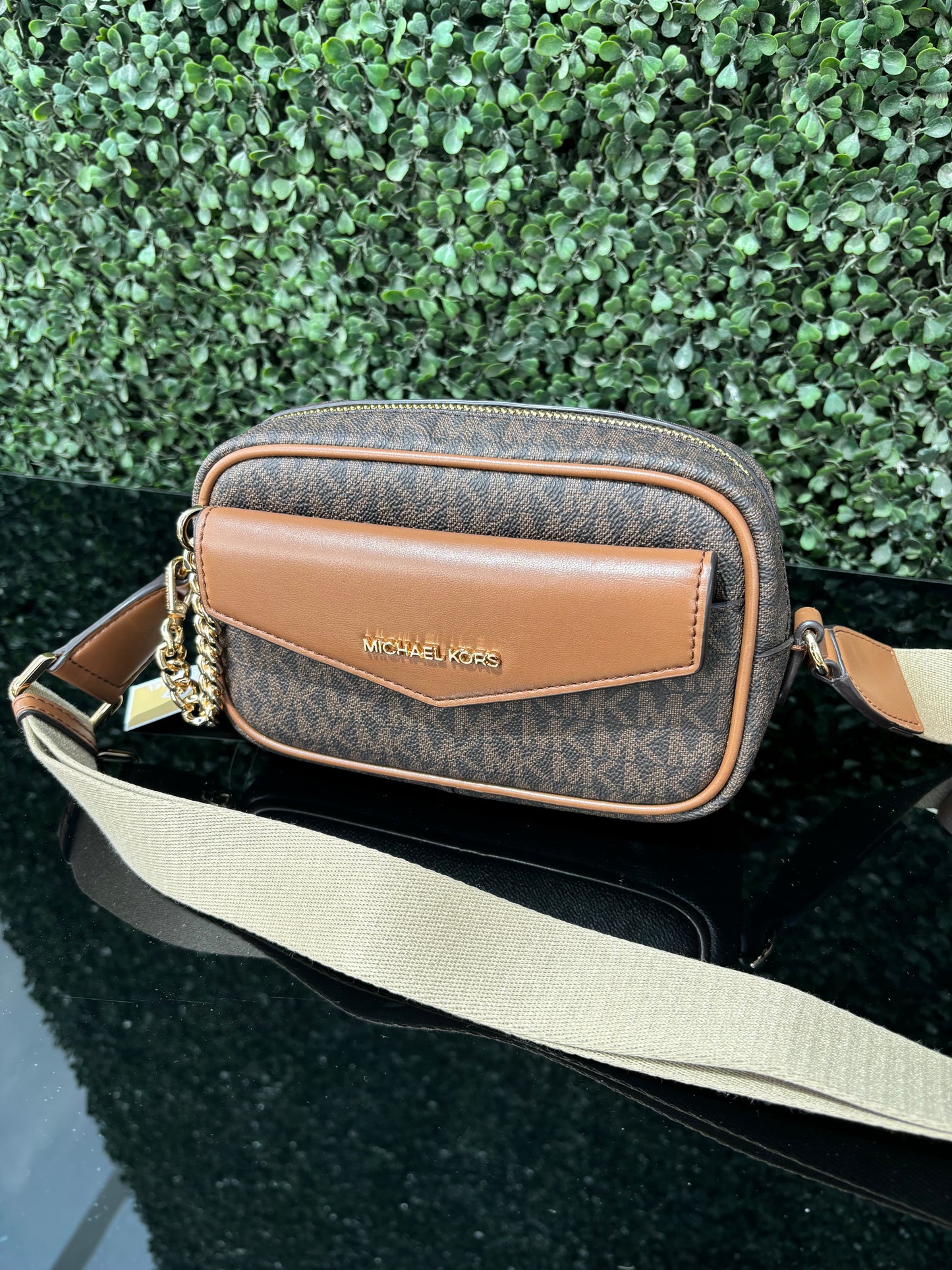 Crossbody Michael K café/chocolate con tarjetero
