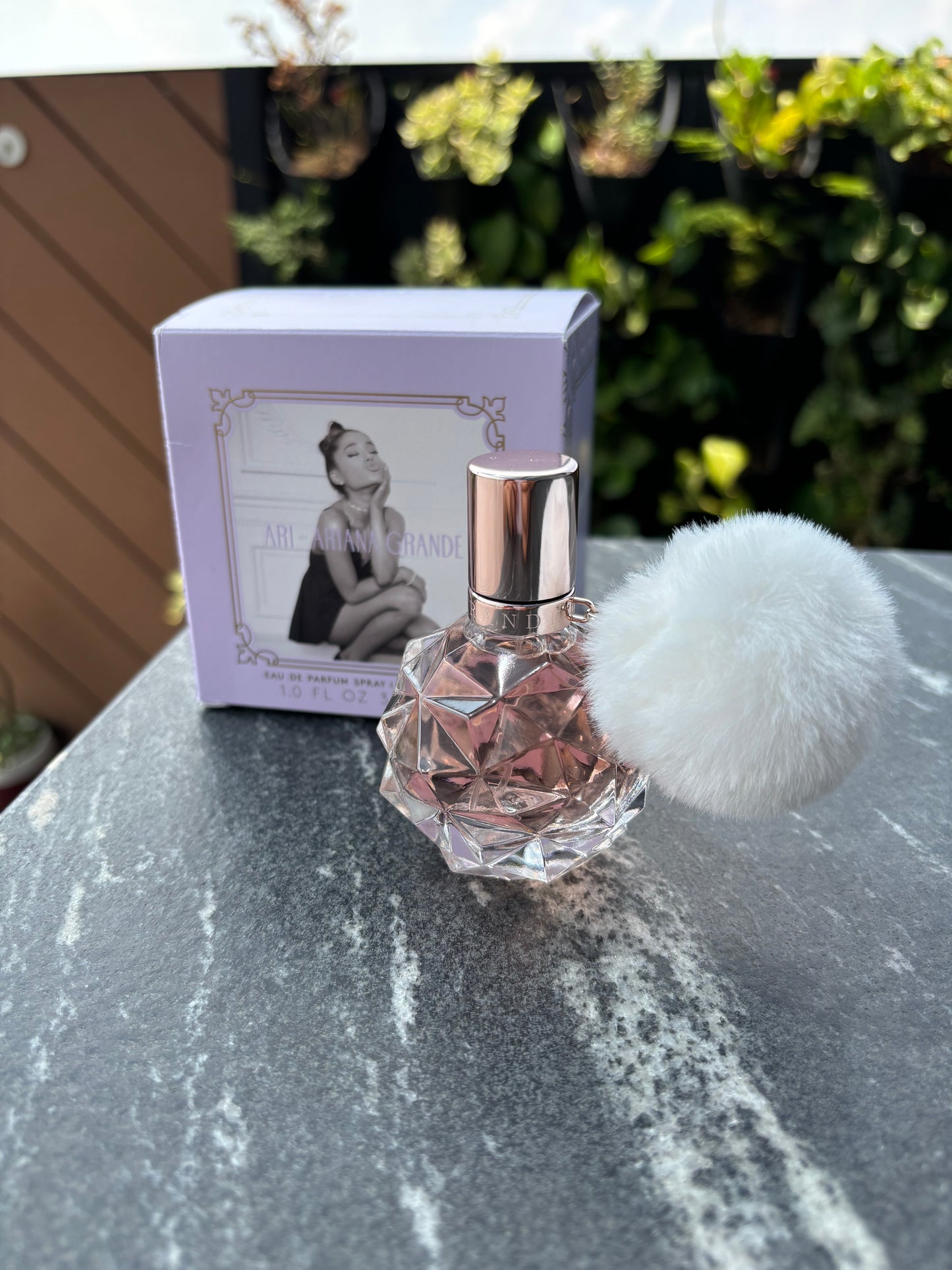 Perfume Ari By- Ariadna grande 30ml