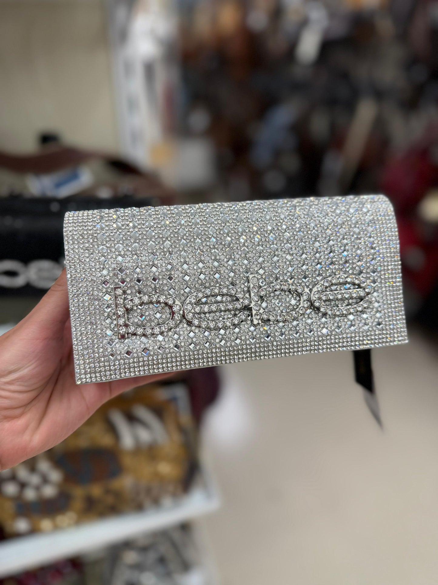 Crossbody Bebe plateada, con brillos