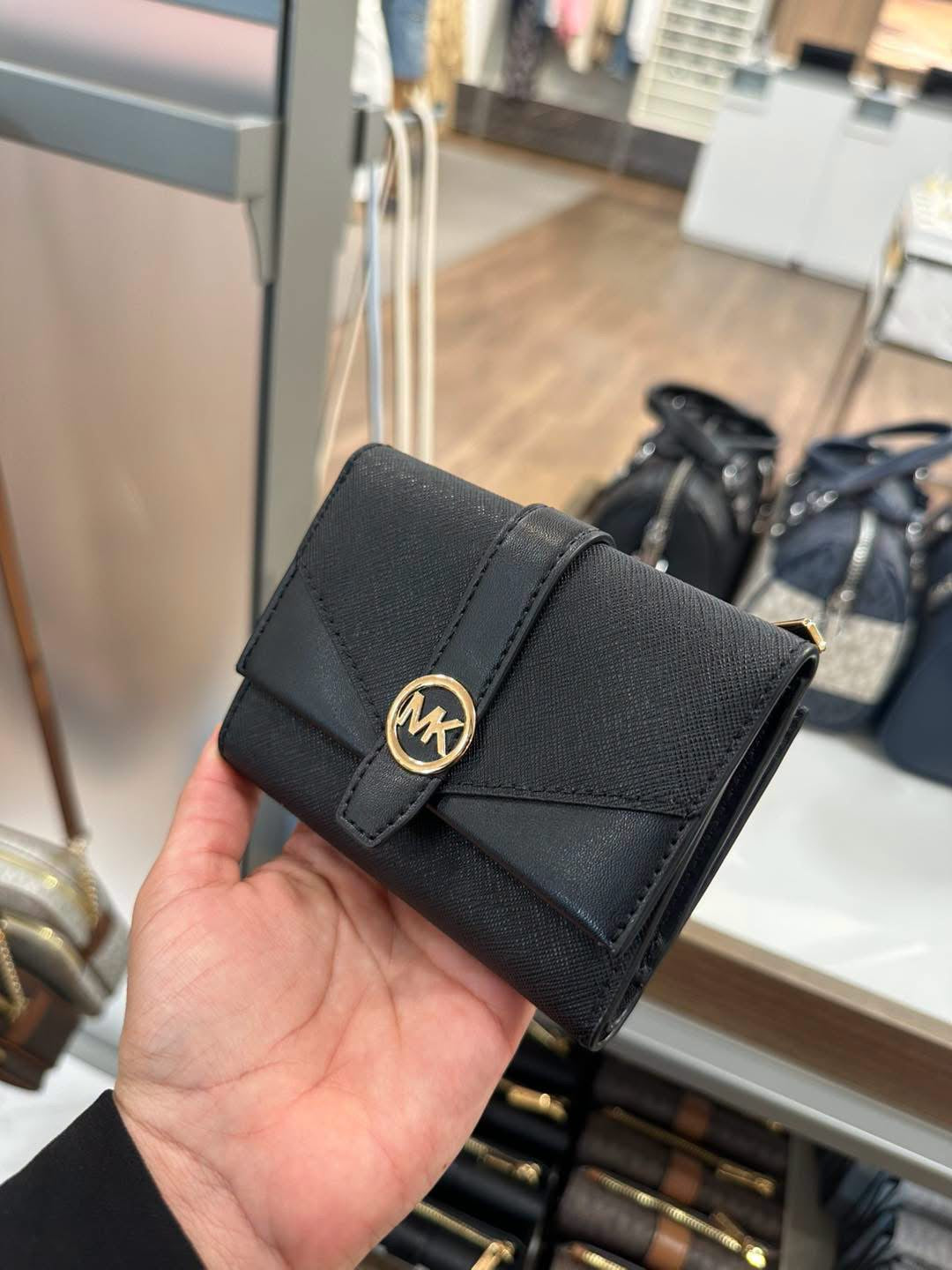 Cartera Michael k black negra logo dorado