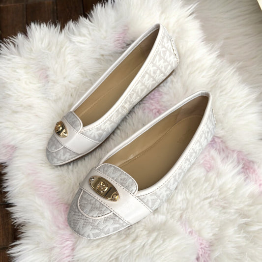 Flats Michael K vanilla/crema y placa dorada