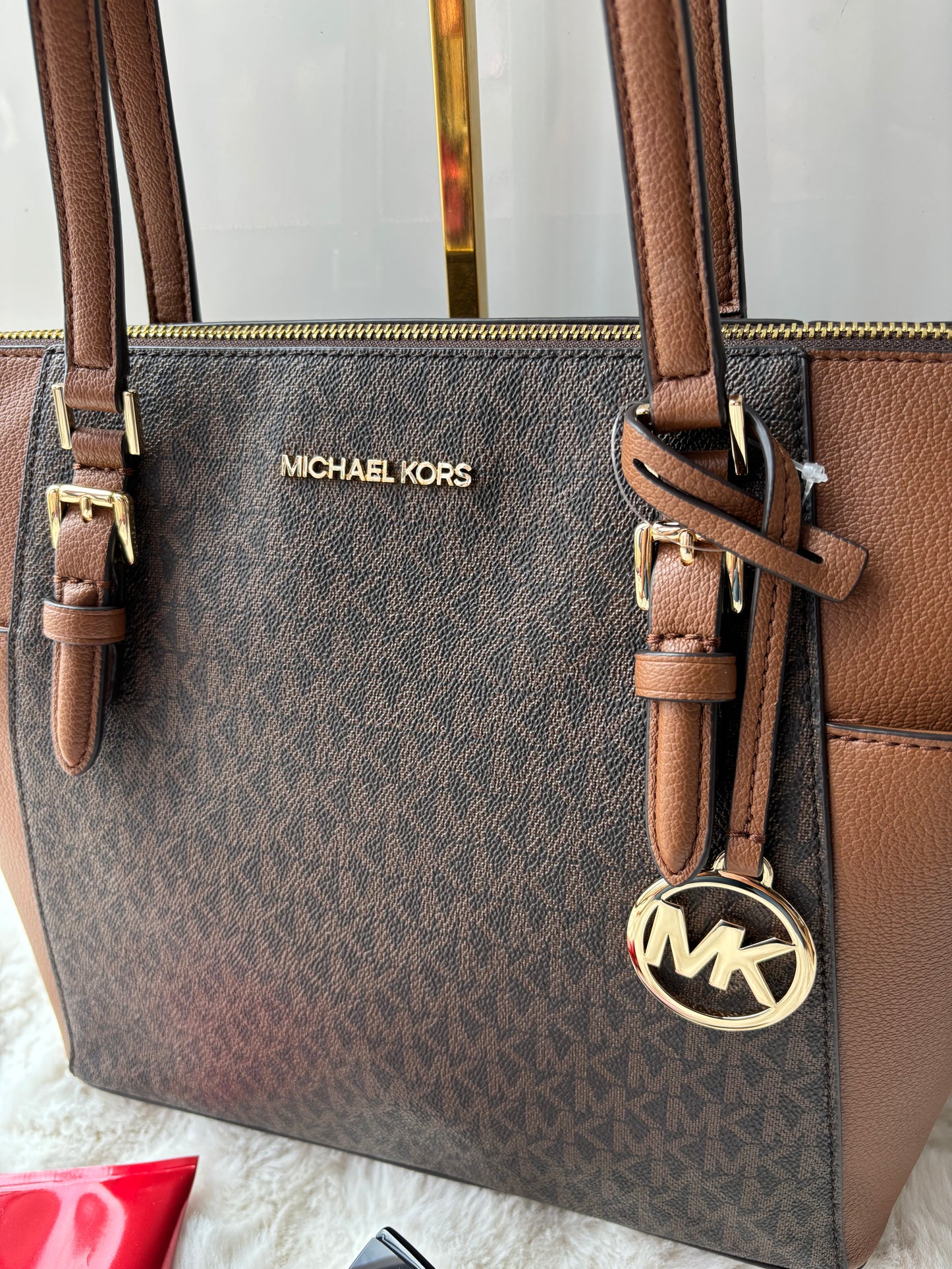 Tote Michael K Charlotte café con monogram cierre superior