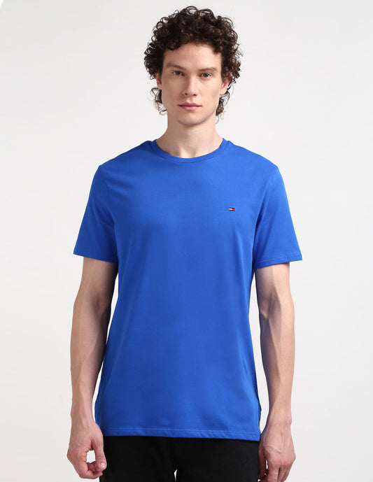 Playera Tommy H azul con bandera bordada para caballero