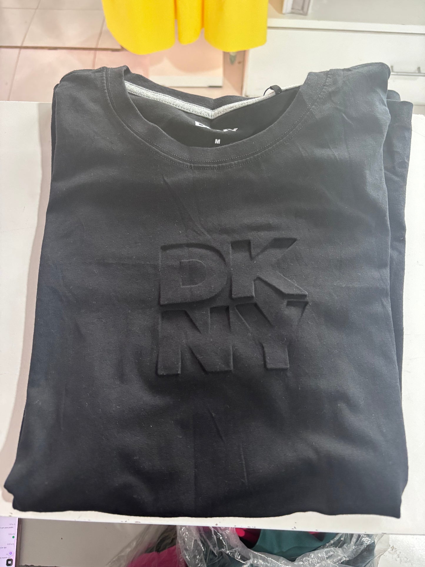 Playera DKNY negra