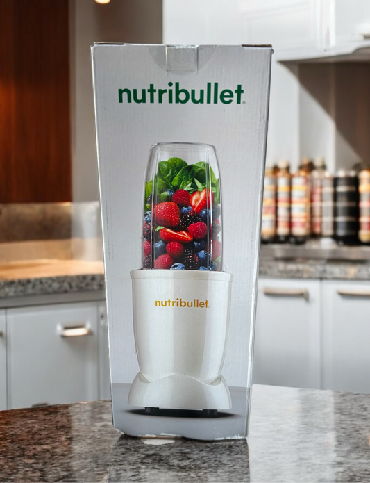 Nutribullet blanca con letras doradas