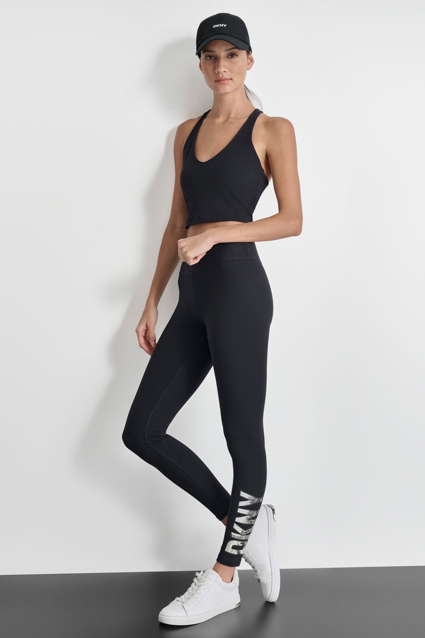 Leggings DKNY Sport negro letra con fondo de ciudad