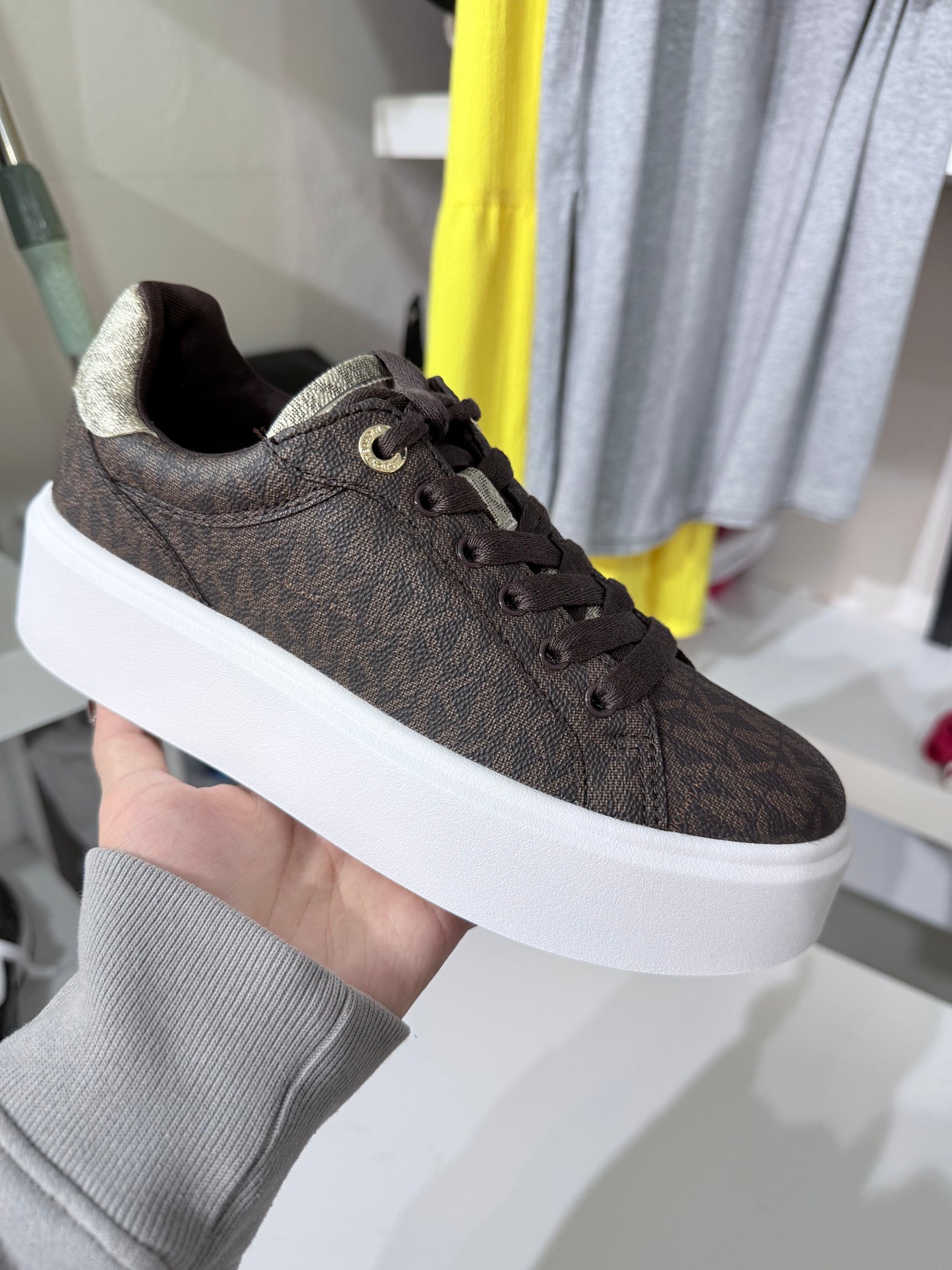 Tenis Michael k Rubber café monogram talla 7