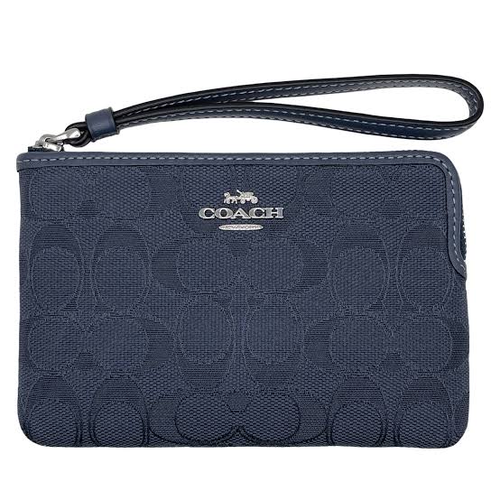 Muñequera Coach azul marino, monogram, placa plateada y strap