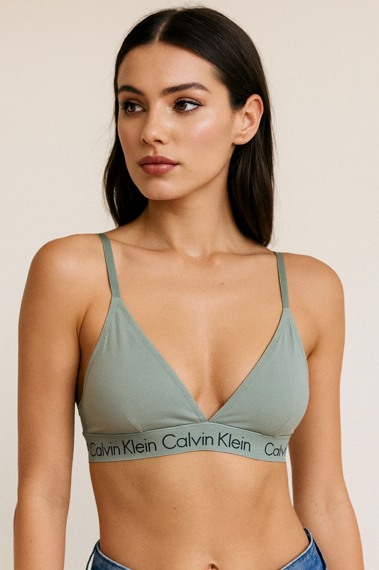 Top Calvin k verde pistache, letras negras en resorte