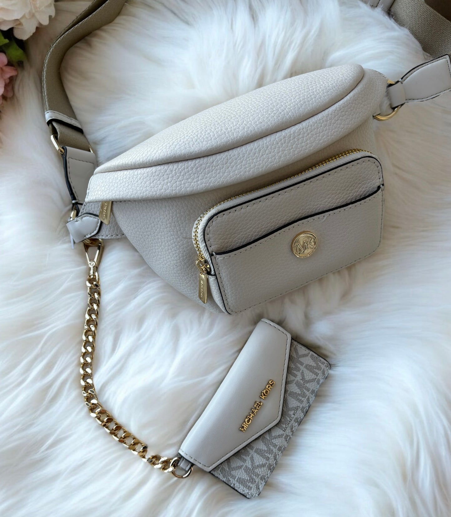 Crossbody Michael K crema con tarjetero