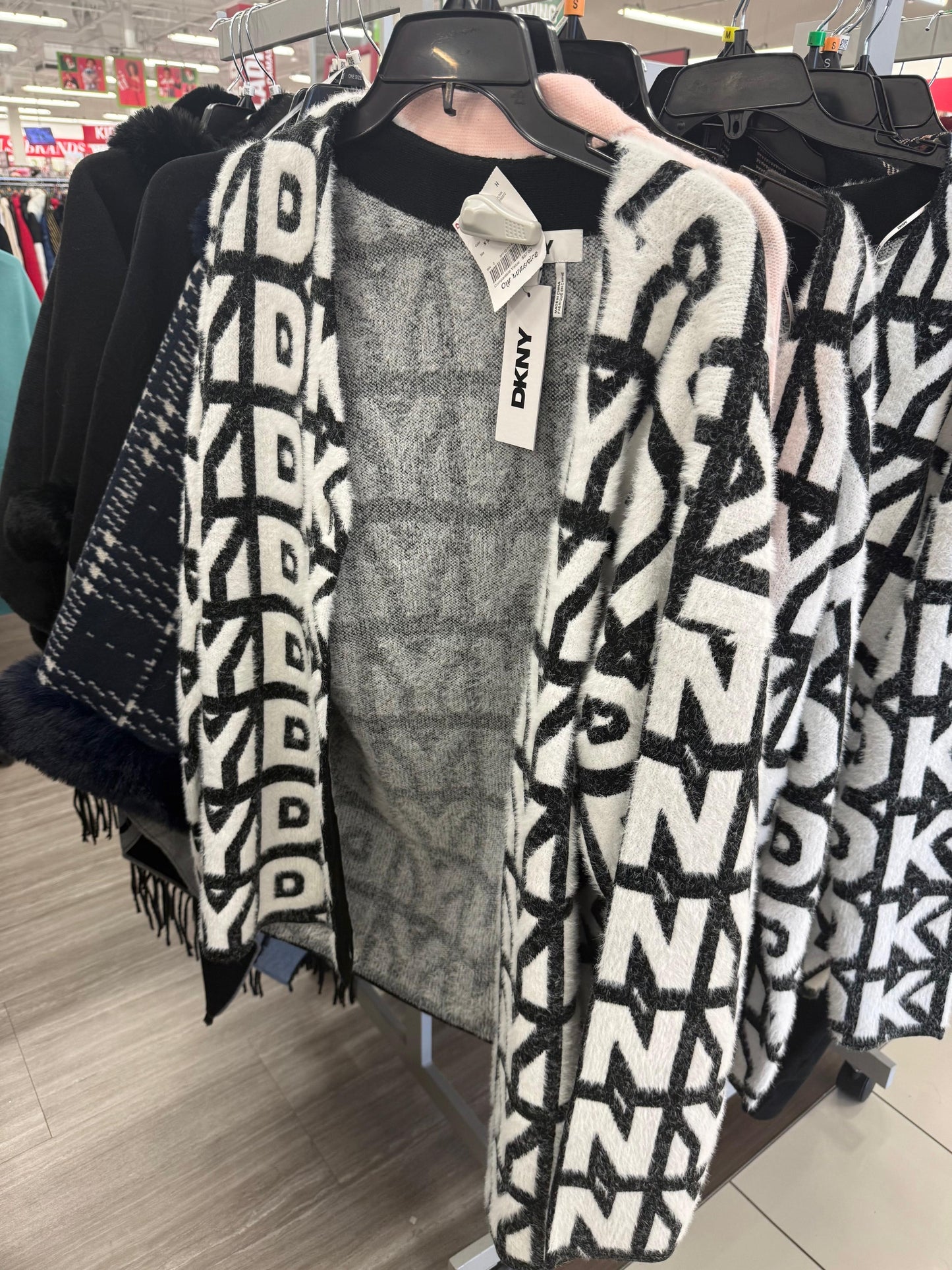 Suéter DKNY blanco/negro letras con botones