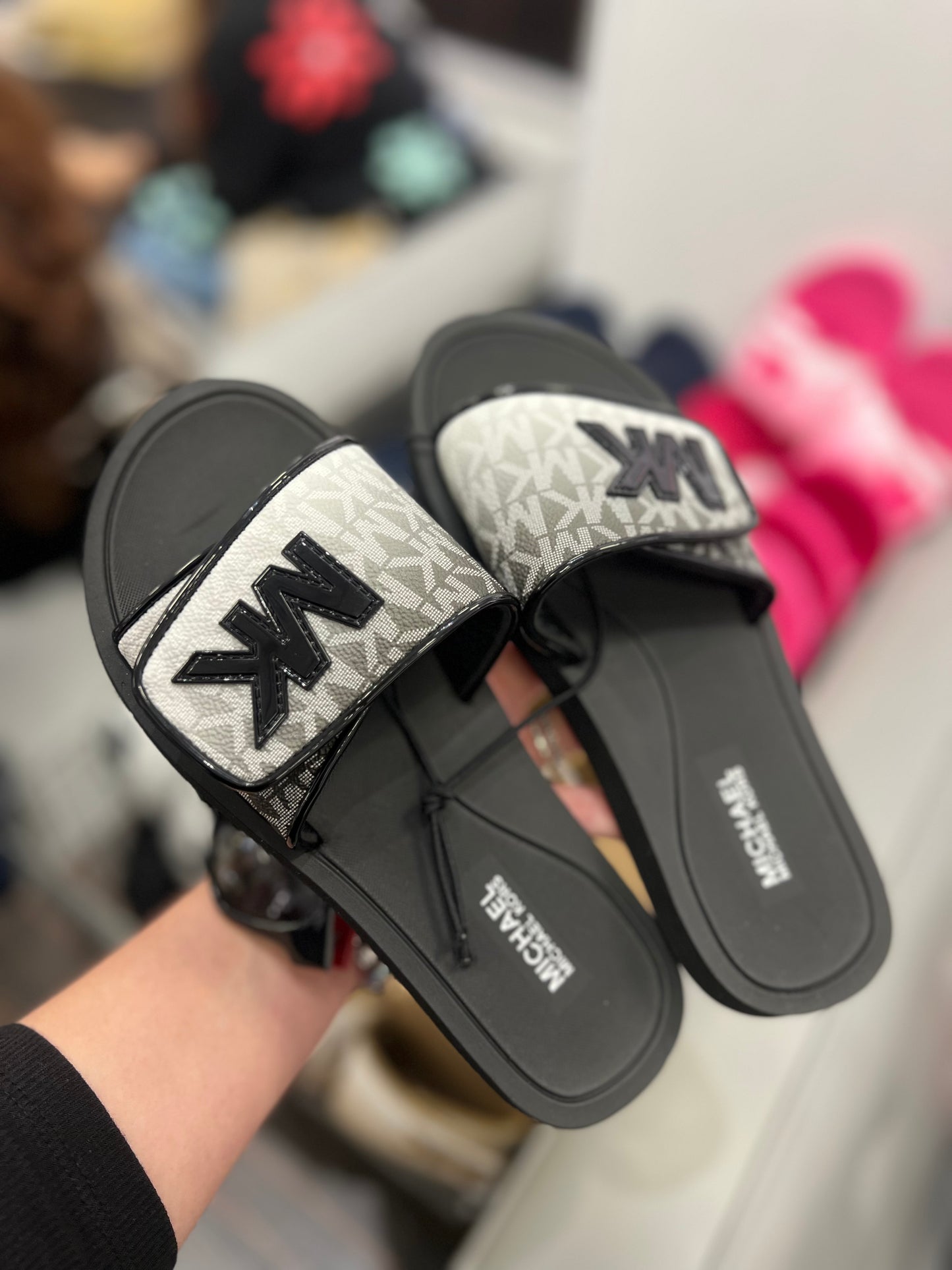 Sandalias Michael K negra/blanco y placa de goma