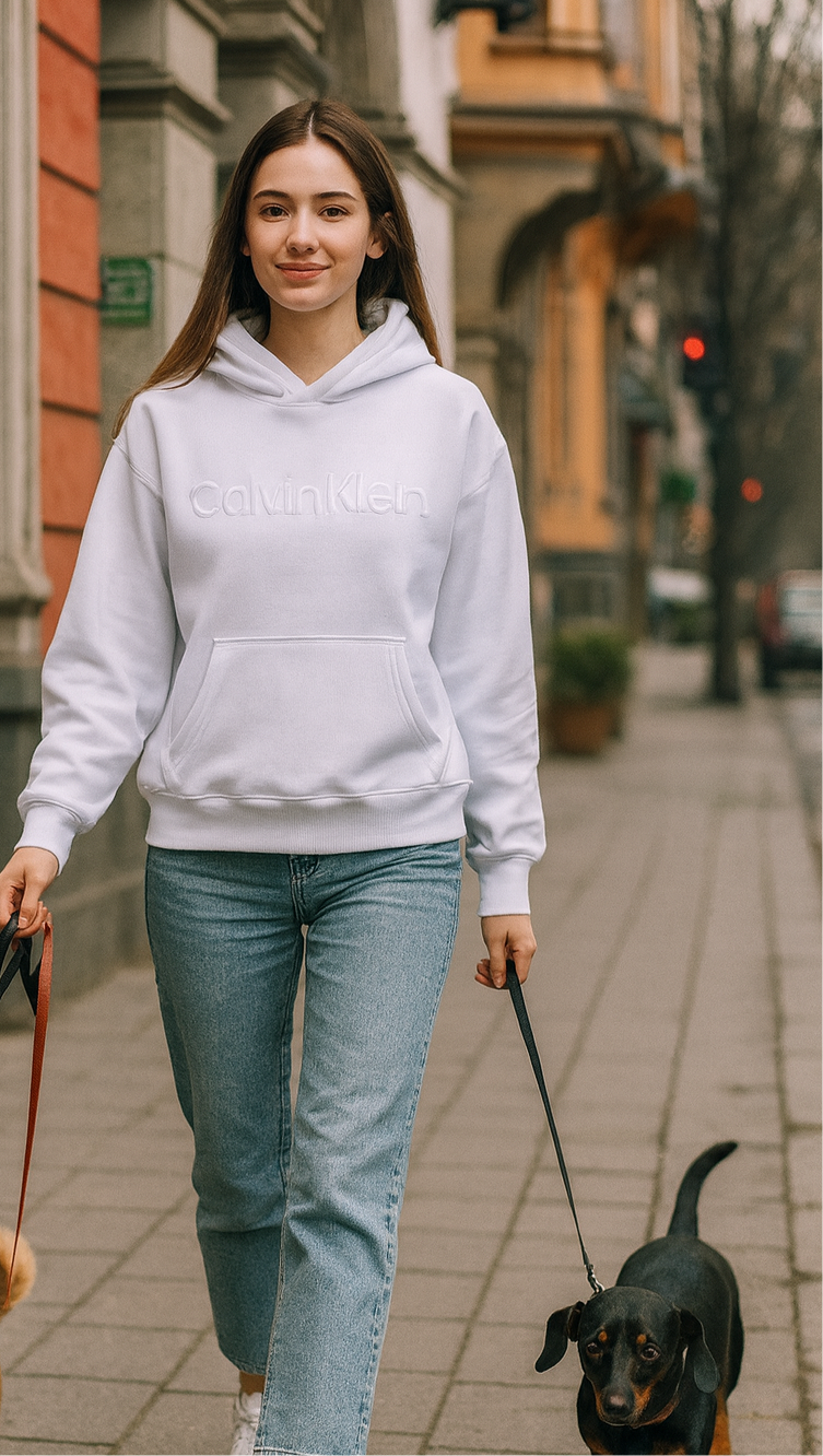 Sudadera Calvin K blanca con letras blancas