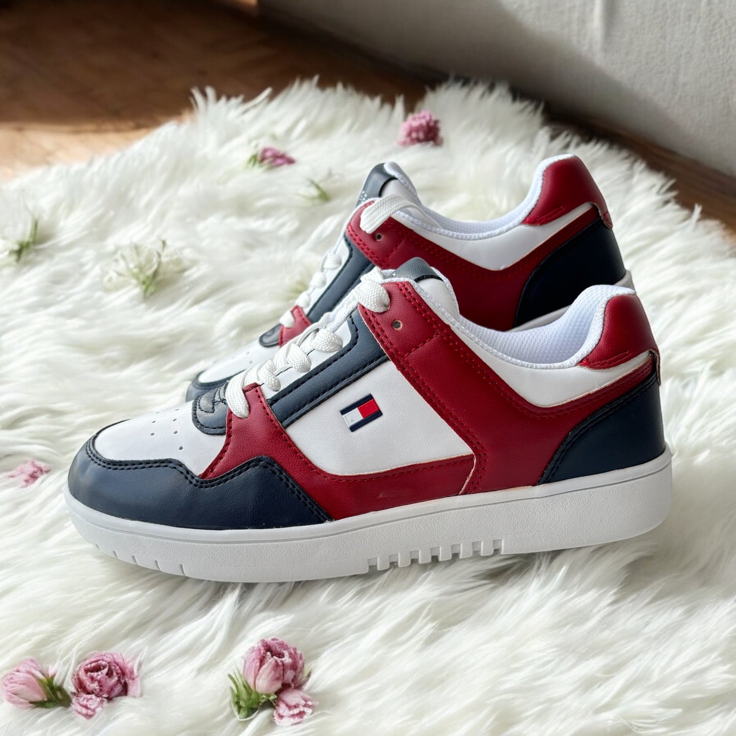 Tenis Tommy H blanco,azul y rojo