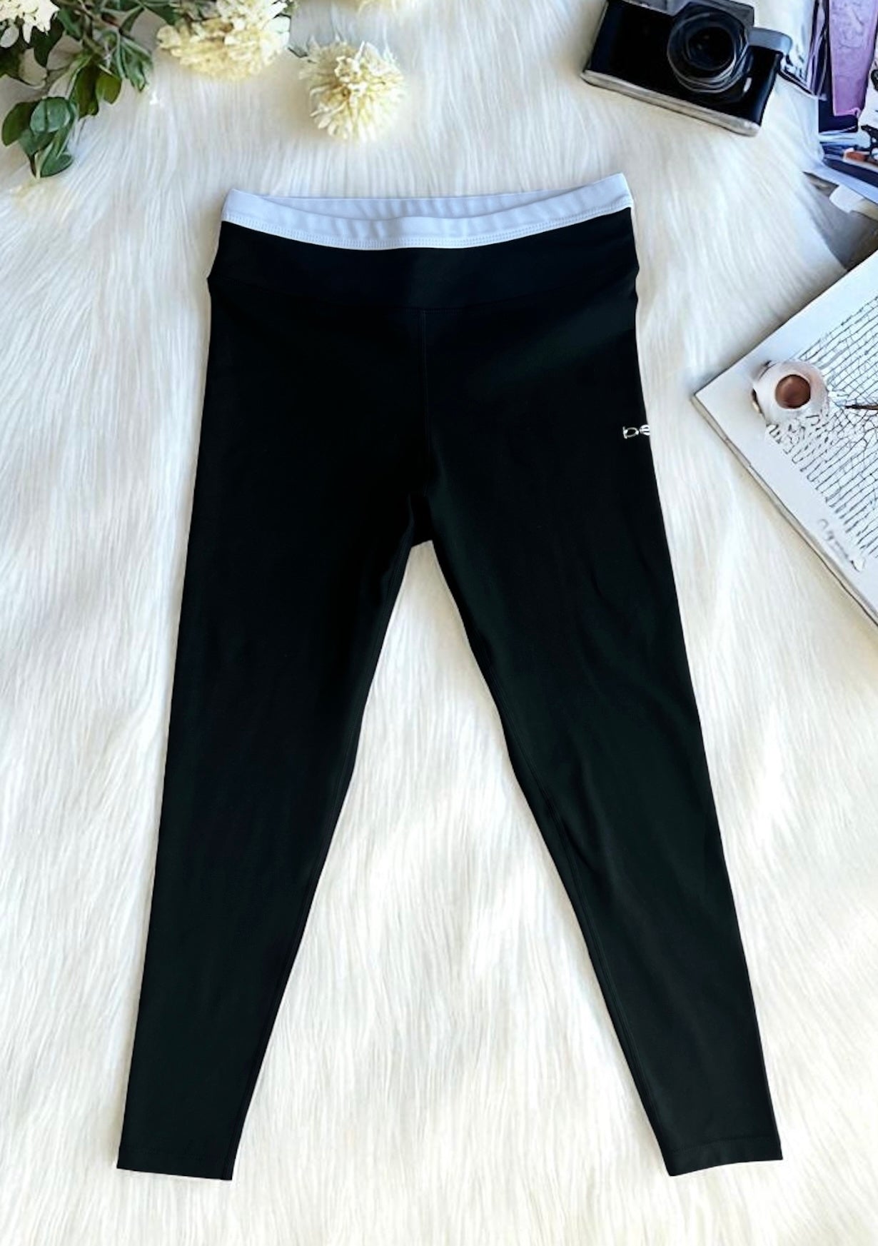 Leggings Bebe negro letras con cintura color blanco