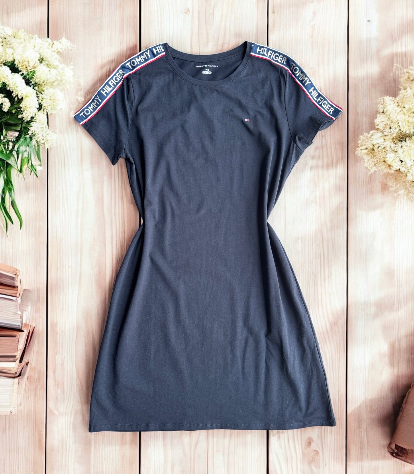 Vestido Tommy H azul con detalles en los hombros en color azul
