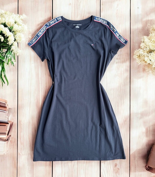 Vestido Tommy H azul  con detalles en los hombros en color azul