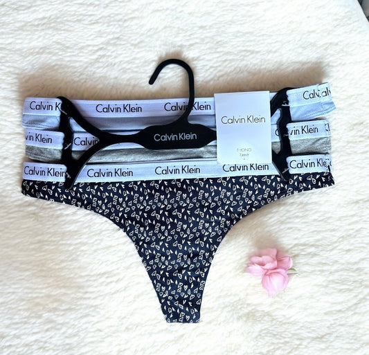 Tangas Calvin K azul marino con estampado, gris y azula claro y resorte blanco