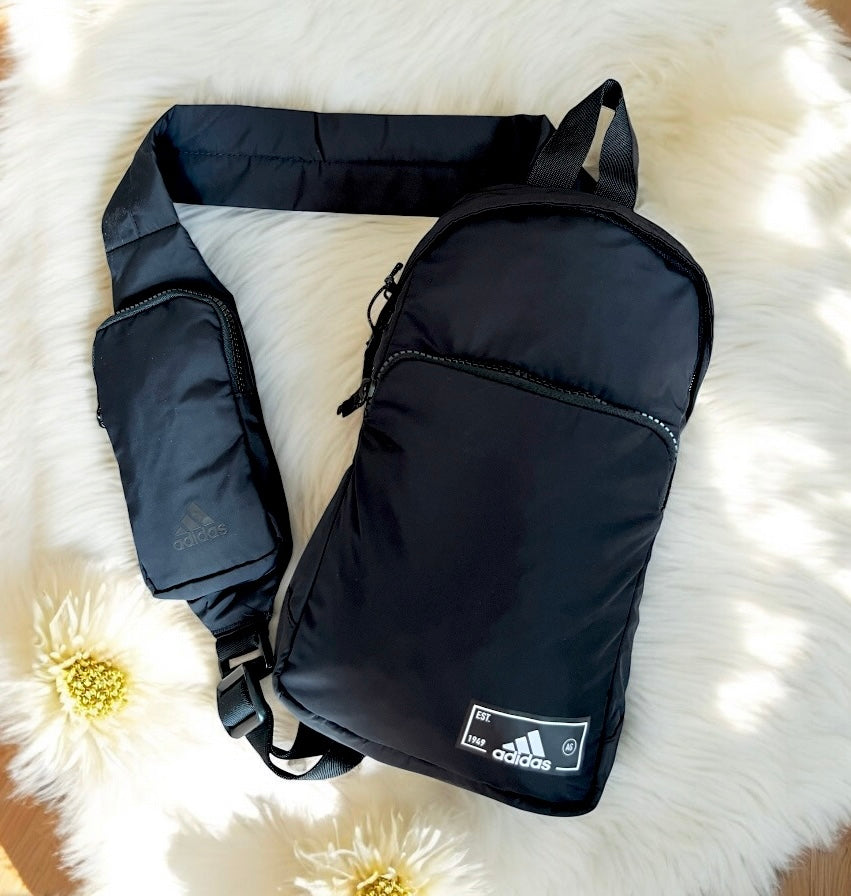 Pechera Adidas negra, doble cierre con compartimento para celular, para caballero