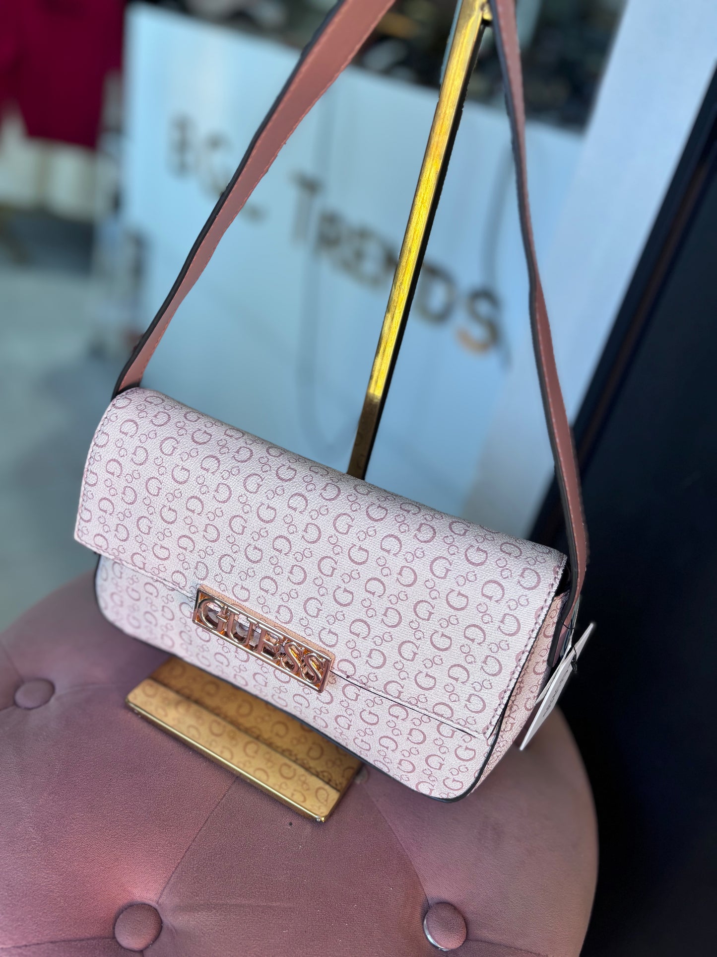 Hobo Guess rosa con placa