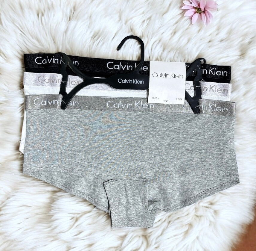 Boxer Calvin k gris, blanco y negro, letras en resorte
