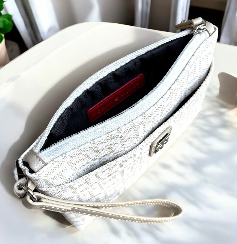 Muñequera Tommy H blanca con monogram beige con placa plateada TH