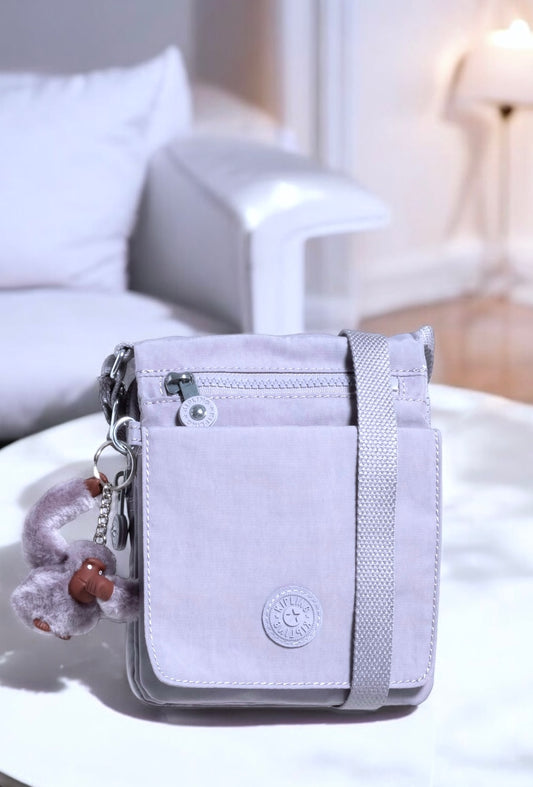 Crossbody Kipling Dove Grey lila con changuito