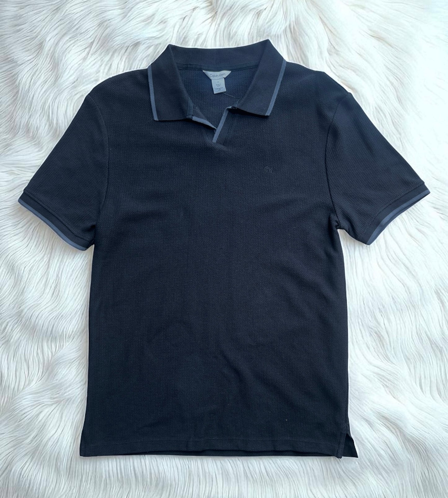 Playera Calvin k negra polo con letras bordadas