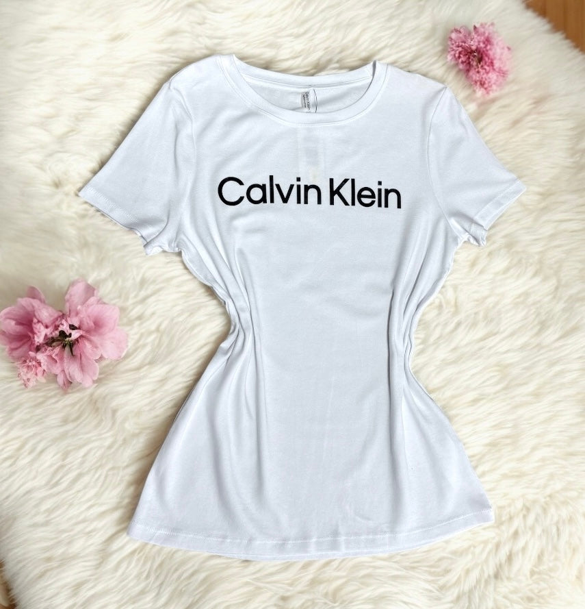 Playera Calvin k blanca con letras negras
