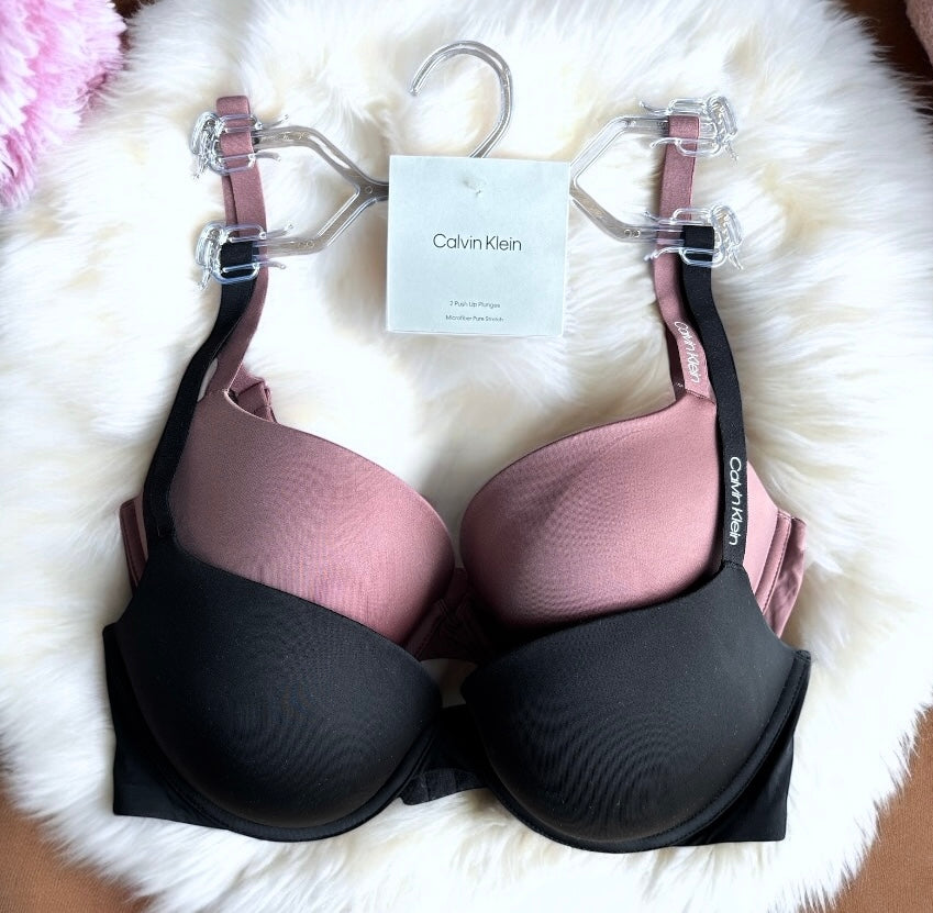 Brasier Calvin k negro y malva, con letras blancas en un tirante 2pzs