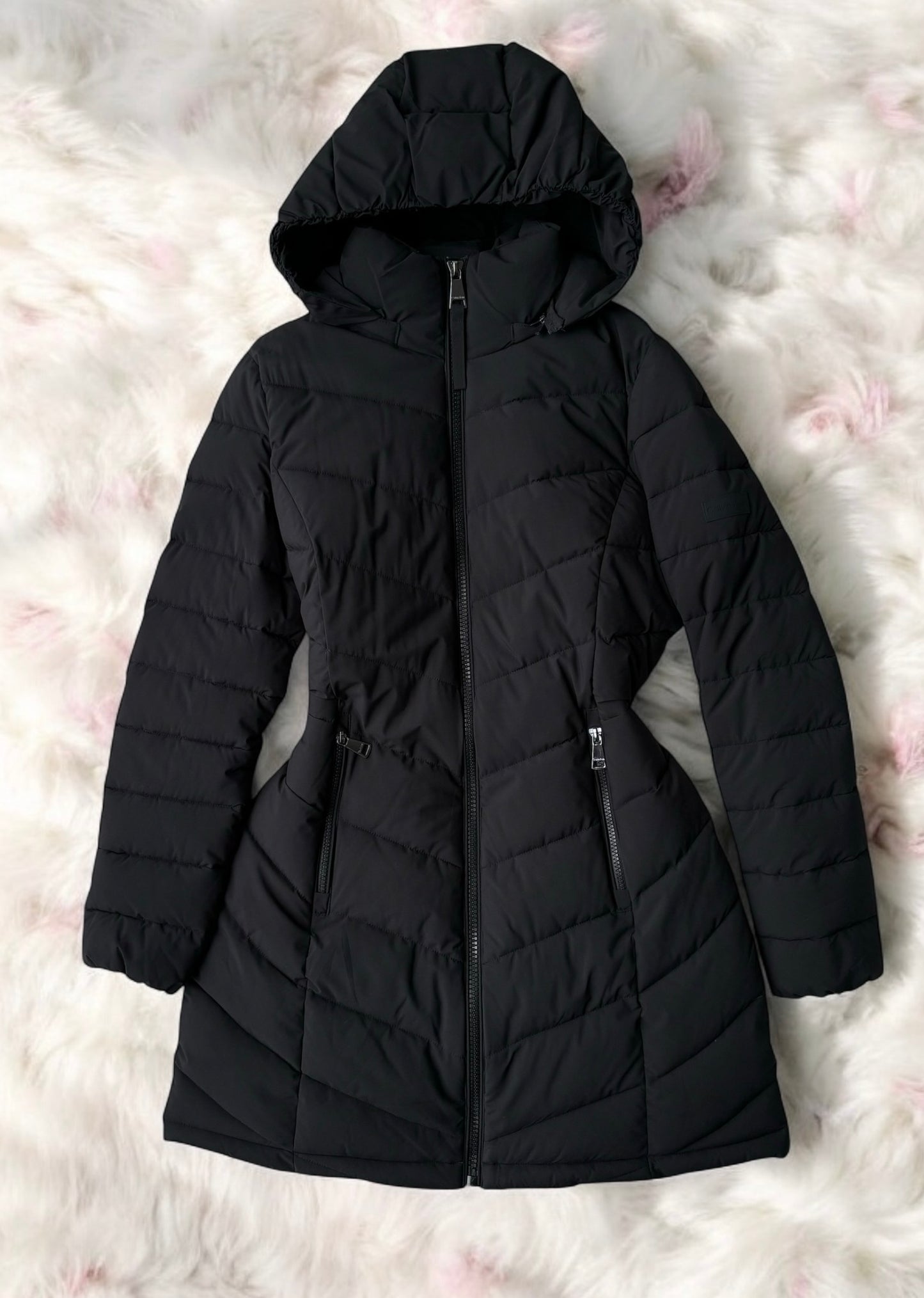 Chamarra Calvin K negra larga con gorro