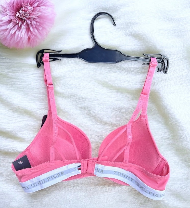 Brasier Tommy H rosa, resorte blanco y tirantes con estilo único