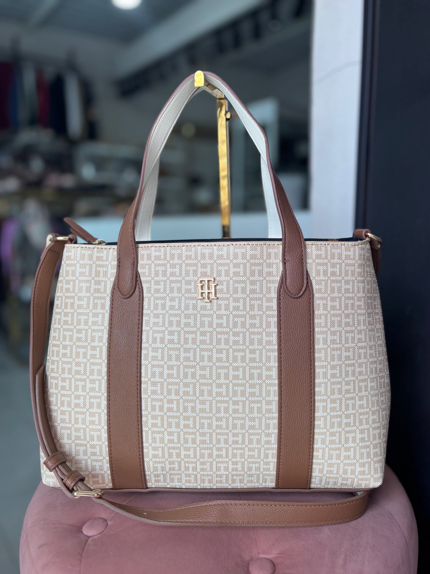 Tote Tommy H Camel con monogram