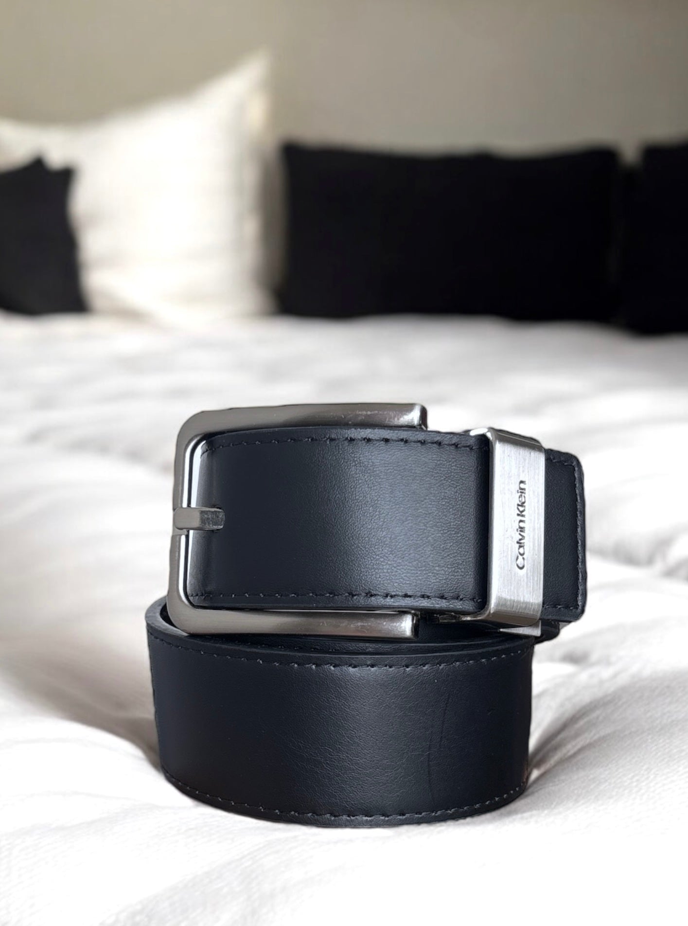Cinturón Calvin k café/negro reversible placa plateada para caballero