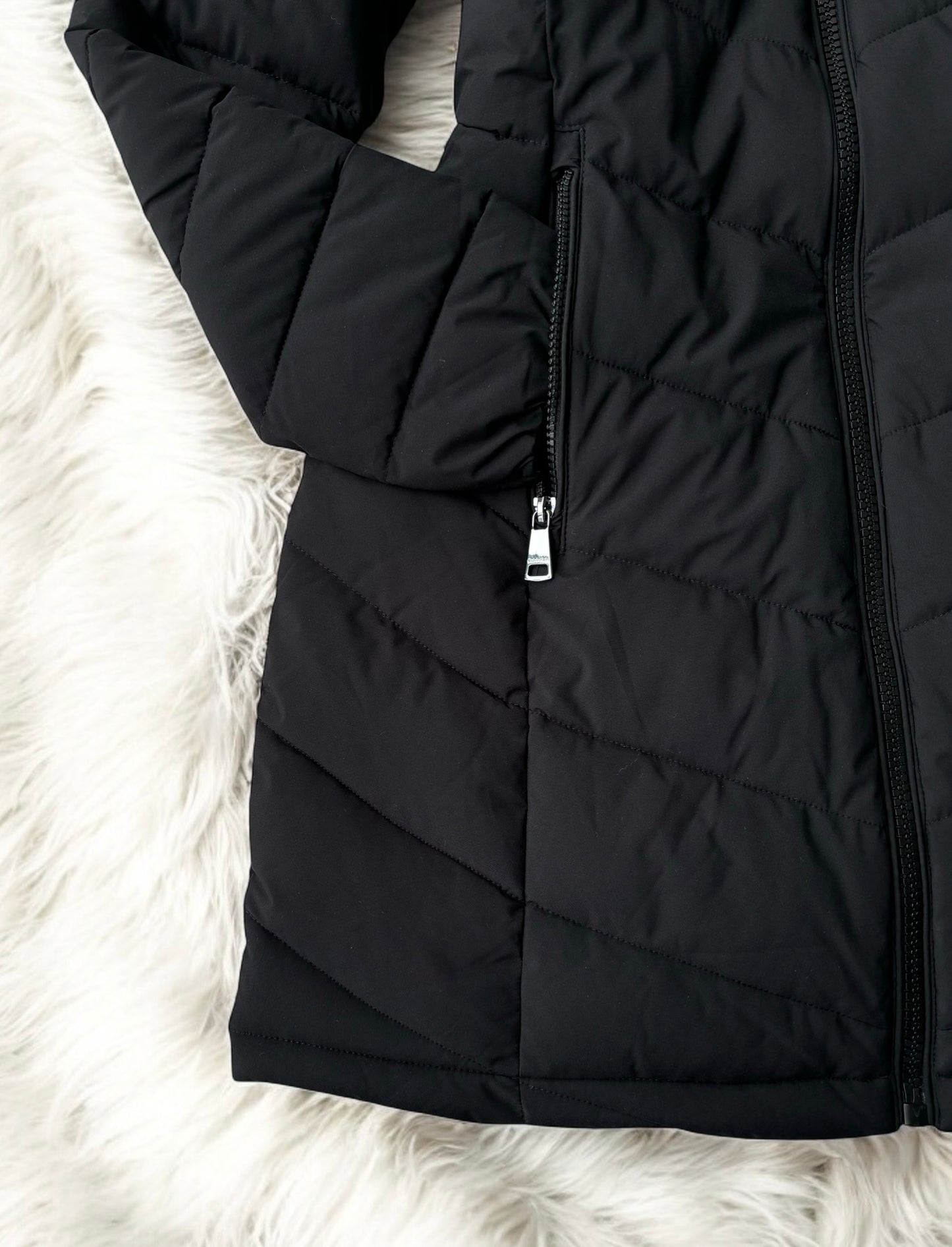 Chamarra Calvin K negra larga con gorro