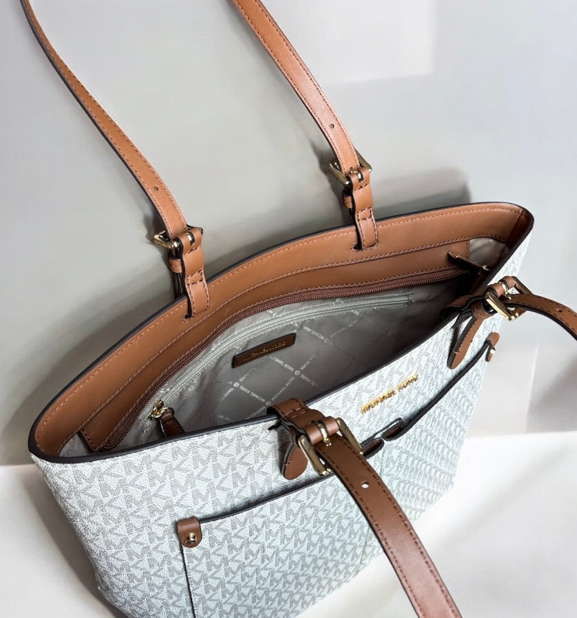 Tote Michael K crema/café con monogram, 2 compartimentos en frente y placa dorada