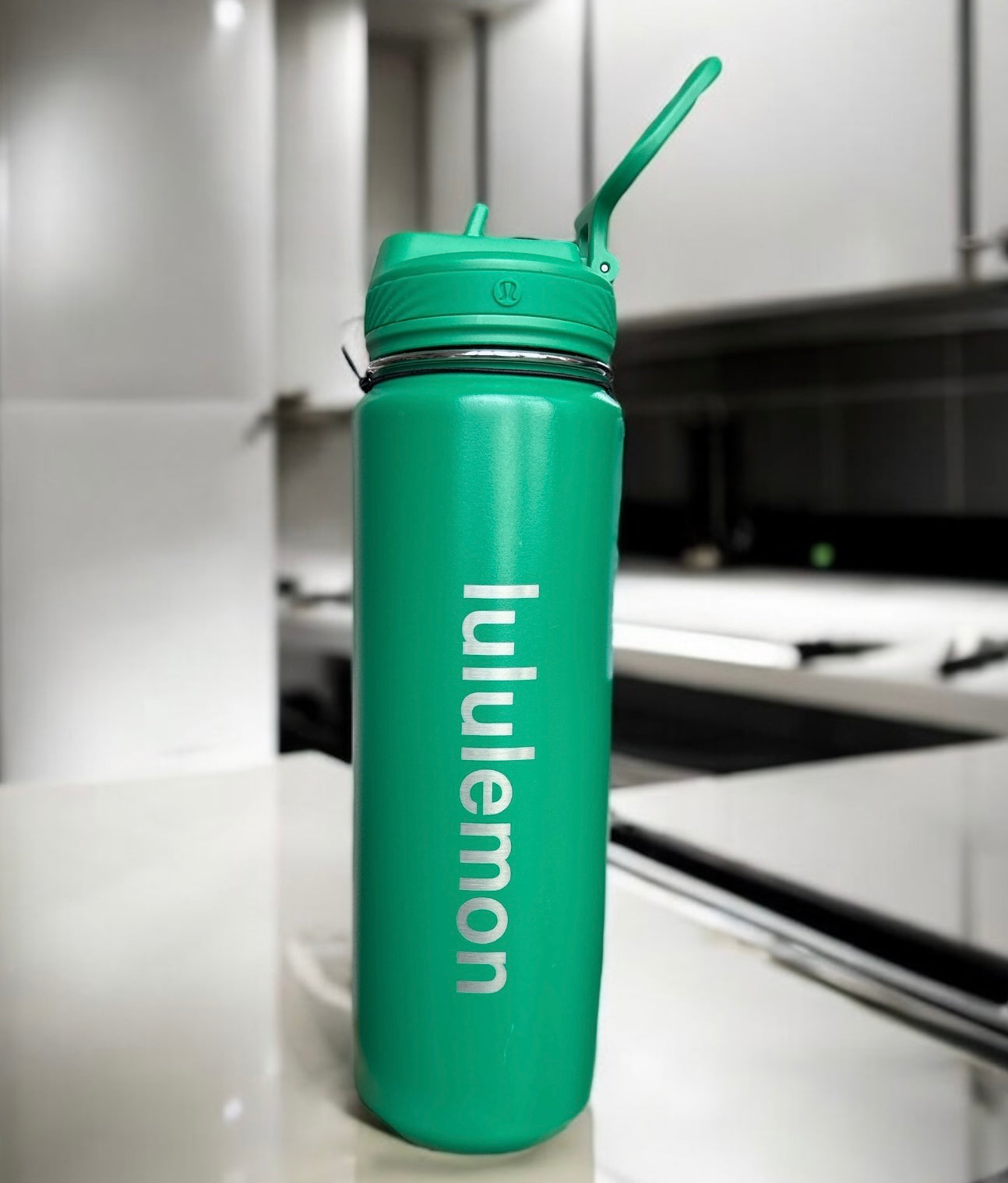 Botella de agua Lululemon verde