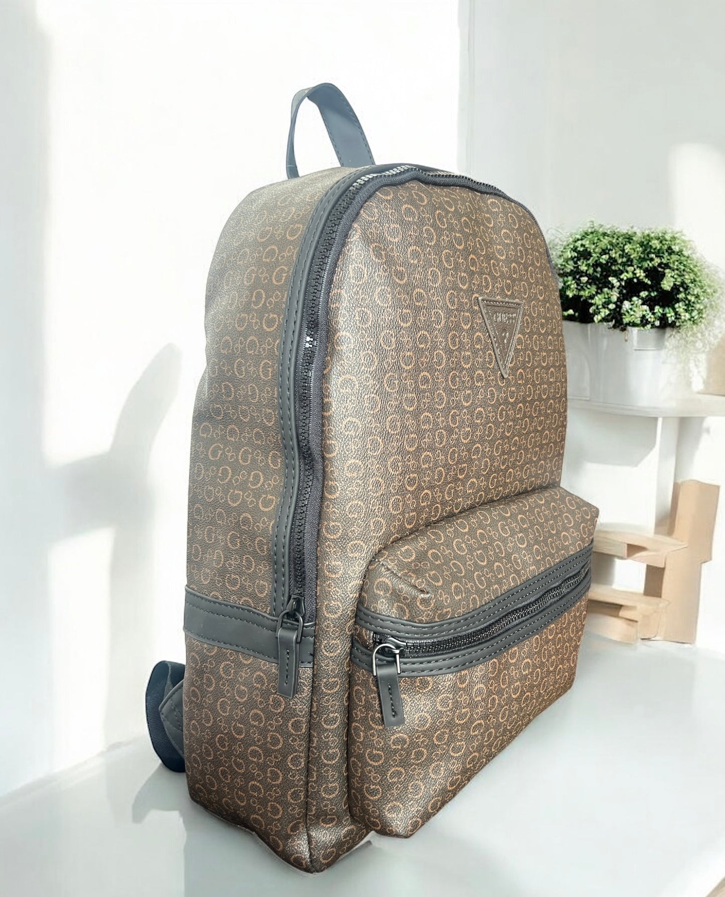 Backpack Guess café con monogram camel