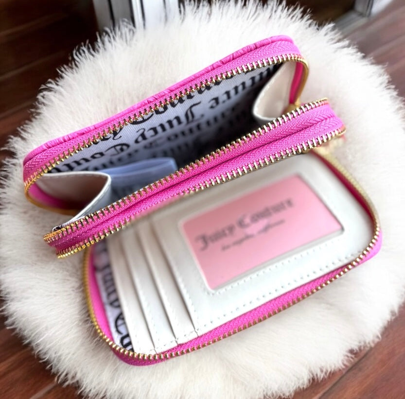 Cartera Juicy C rosa con monogram grabado y detalle de corazón