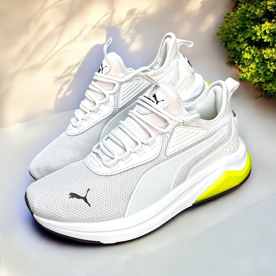 Tenis Puma gris suela con detalle amarillo neón