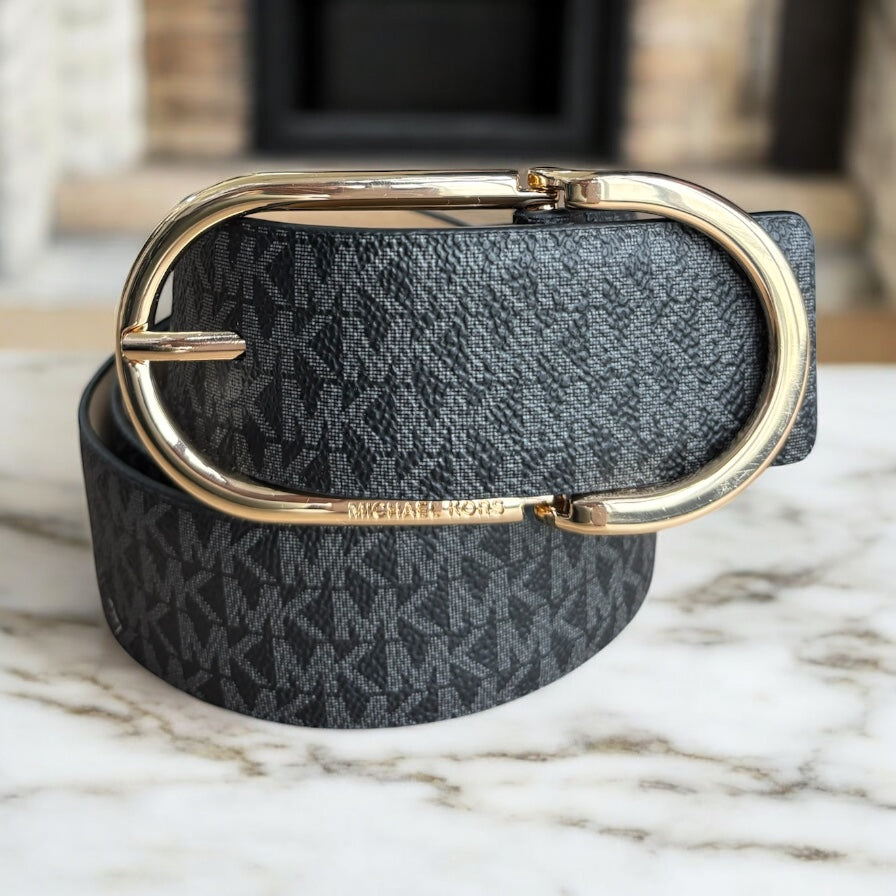 Cinturón Michael k negro monogram gris y hebilla grande dorada