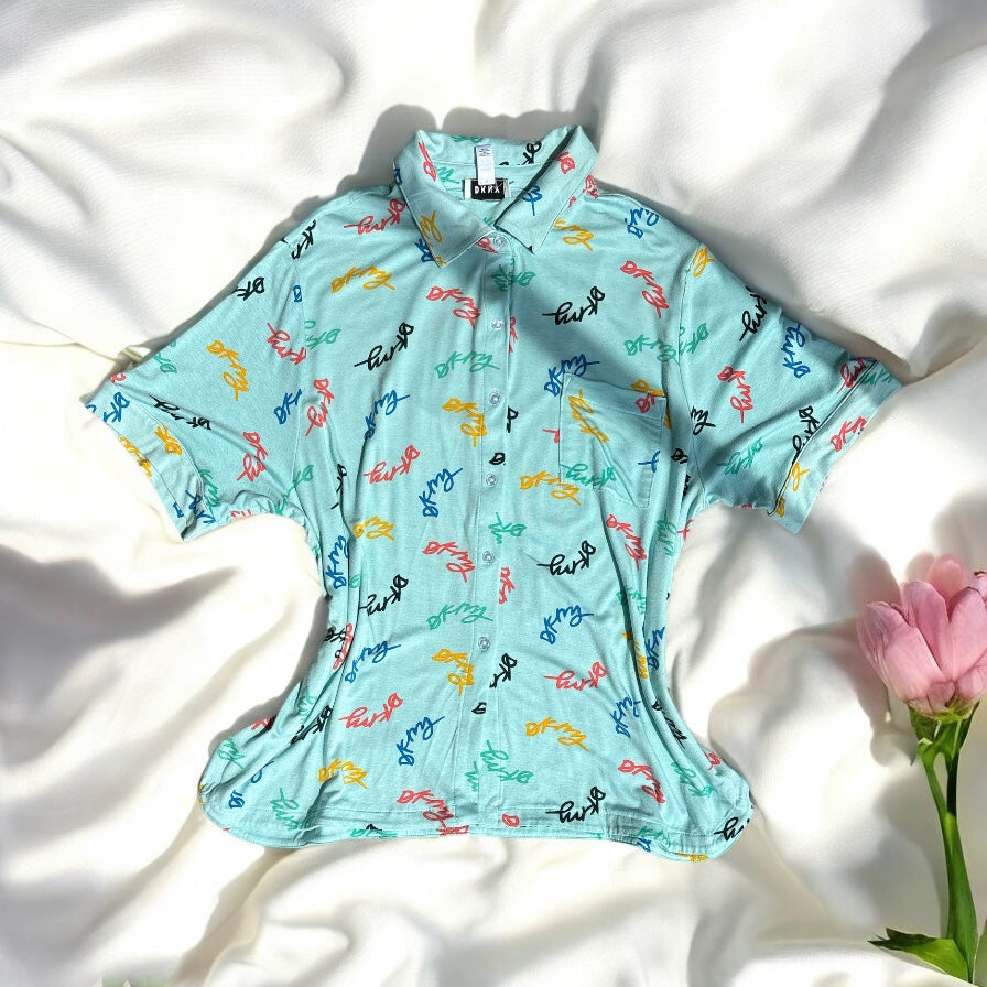 Pijama DKNY verde estampado letra cursiva de colores