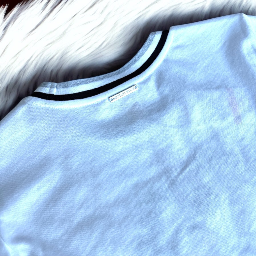 Top Michael k blanco, letras y raquetas bordadas, placa en cuello