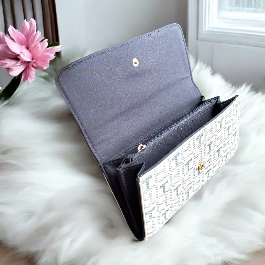 Cartera Tommy H crema/gris con monogram y placa dorada